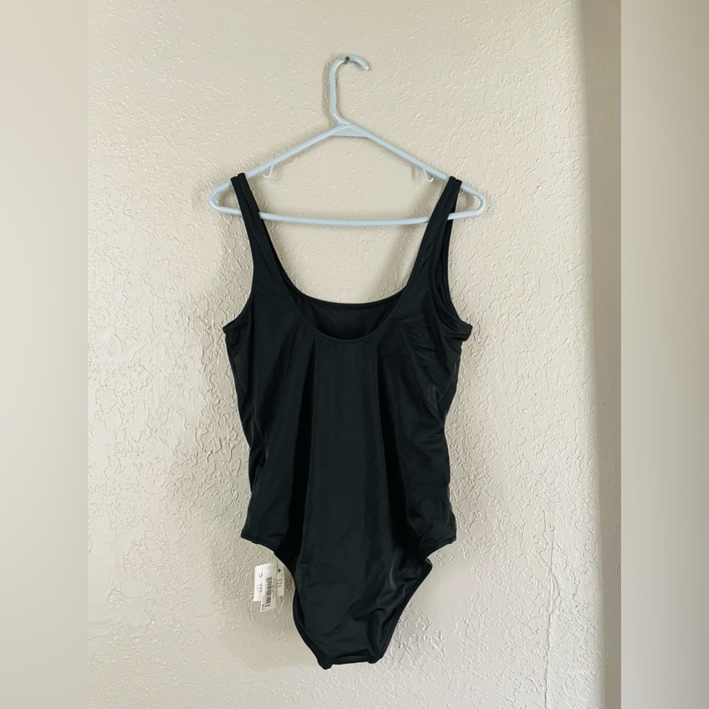 Women’s Amazon Essentials One Piece Swimsuit With Padding Built In Size M - Picture 5 of 5